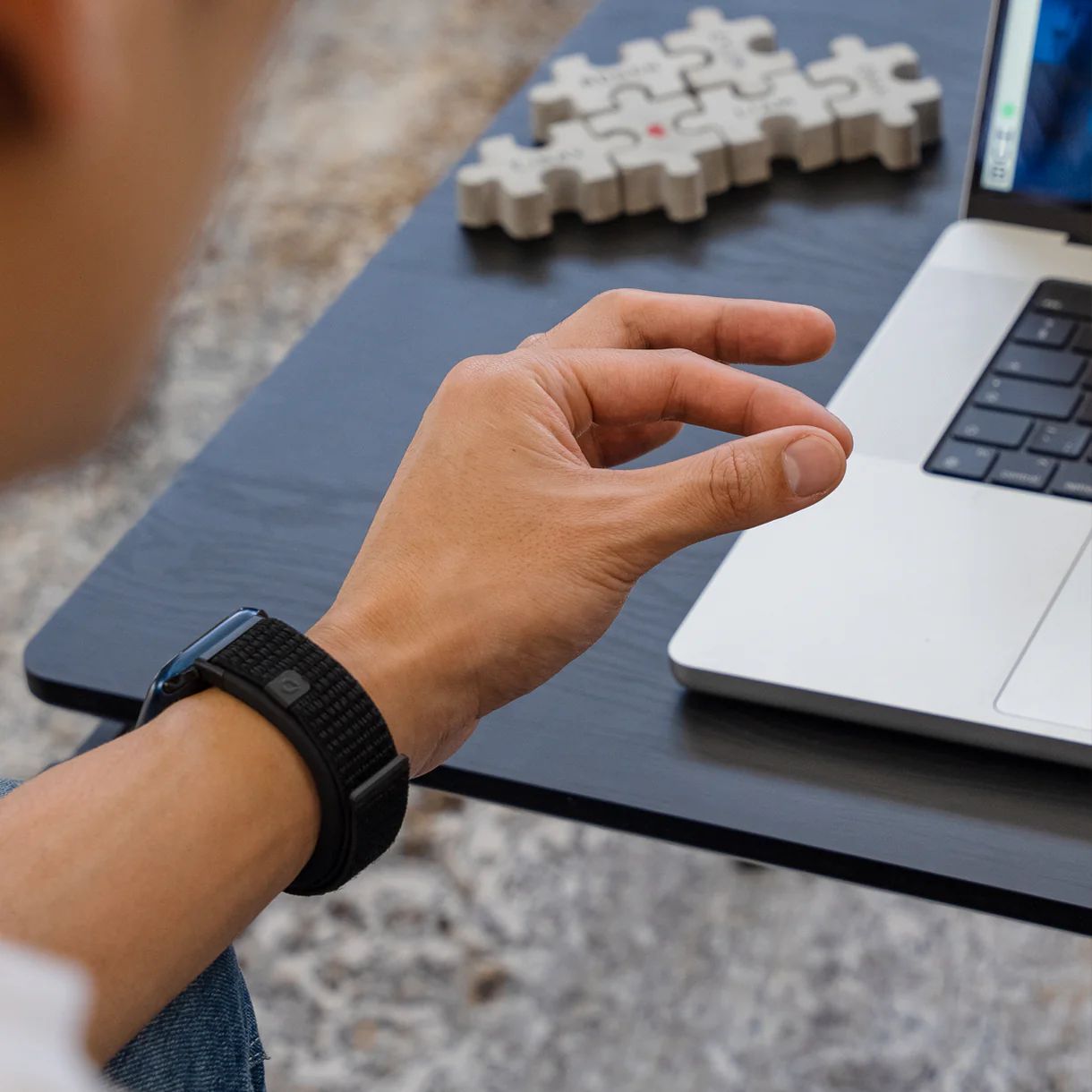 Ремешок MUDRA BAND Black для Apple Watch с функцией управления жестами (размер 38-41)